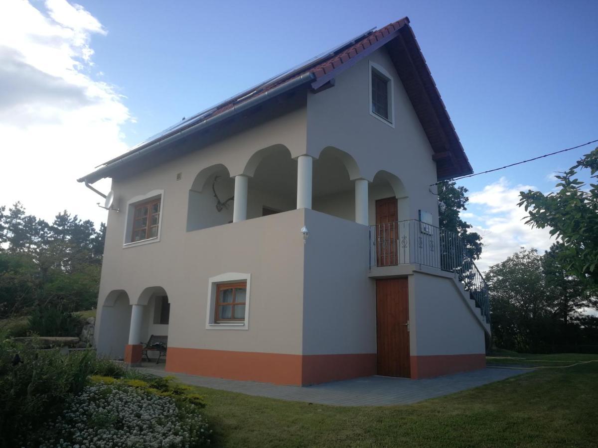 Bottyahat Guesthouse Rezi Екстериор снимка