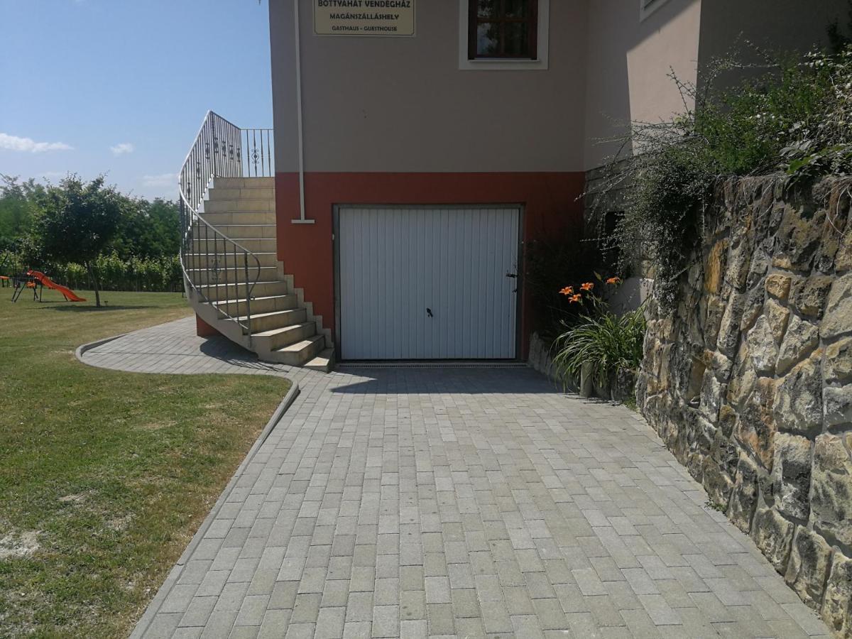 Bottyahat Guesthouse Rezi Екстериор снимка