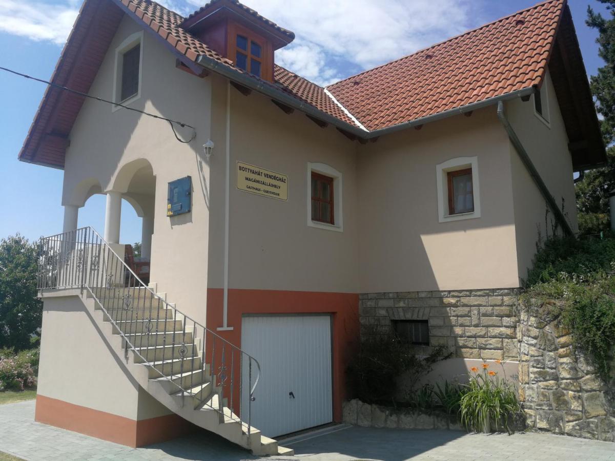 Bottyahat Guesthouse Rezi Екстериор снимка